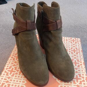 GB-Gianni Bini Buckle-in Bootie